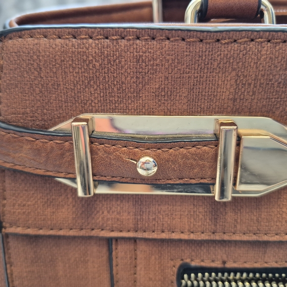 Elegant Tan Satchel Purse - Picture 10 of 15